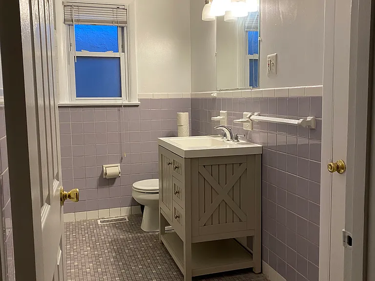 135 W 6th Ave — Photo 9