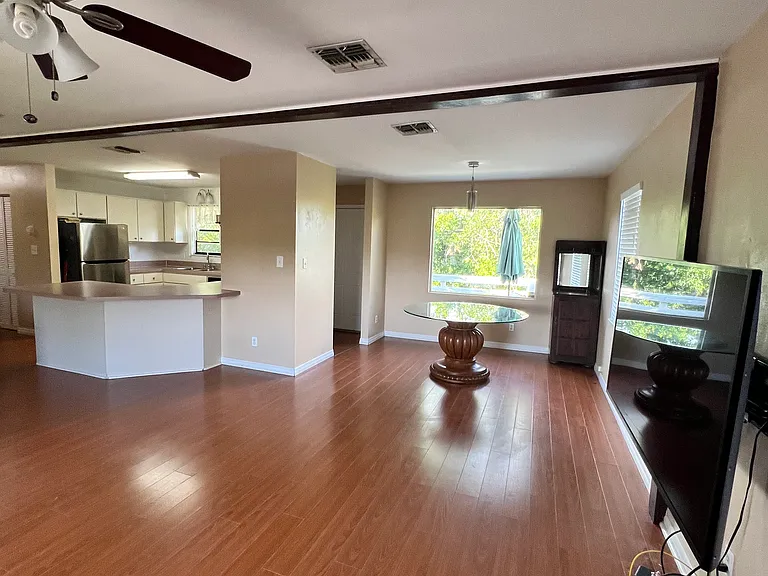 5480 Avenue B — Photo 10