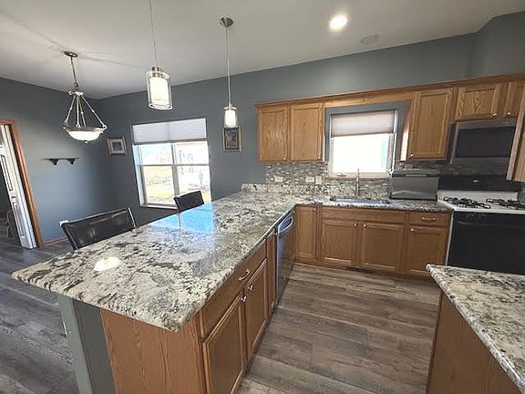 4th image of 76 Rocking Horse Ln