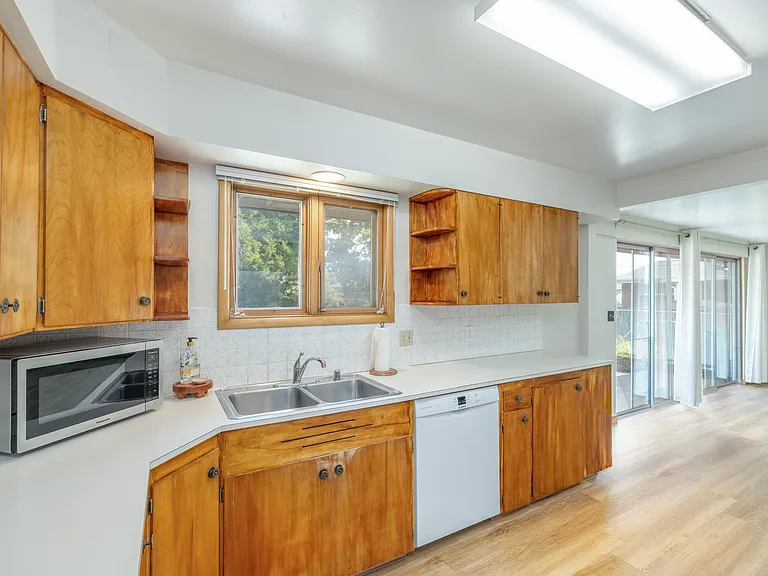 4510 N Windsor Dr — Photo 9