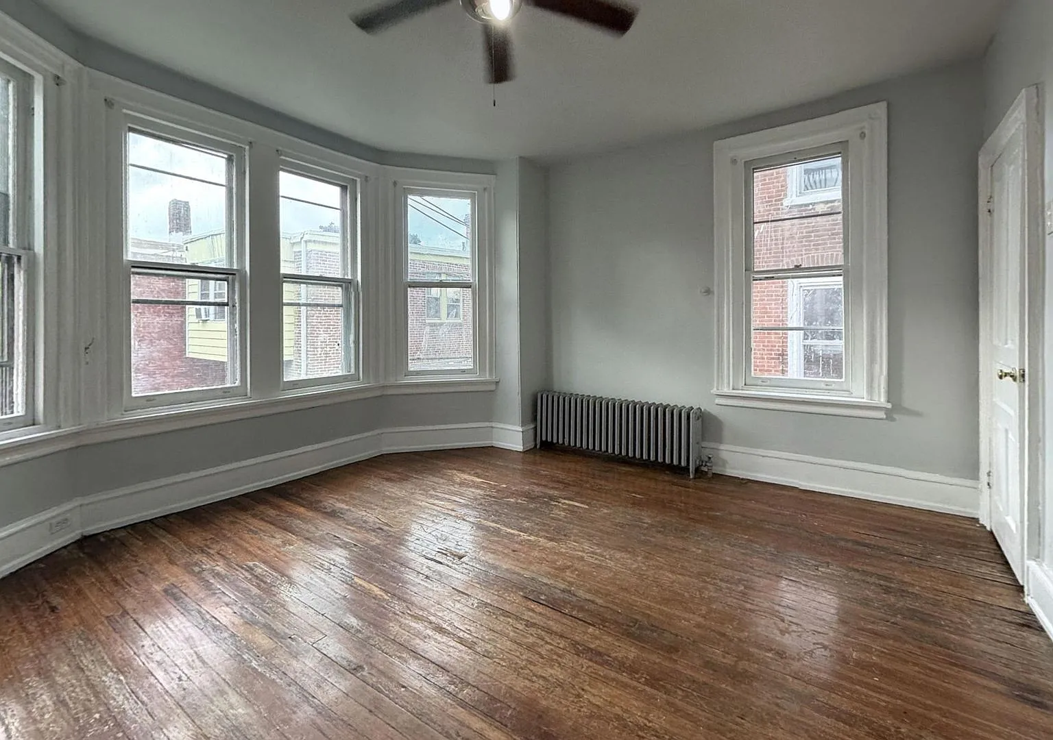 441 E Walnut Ln — Photo 3