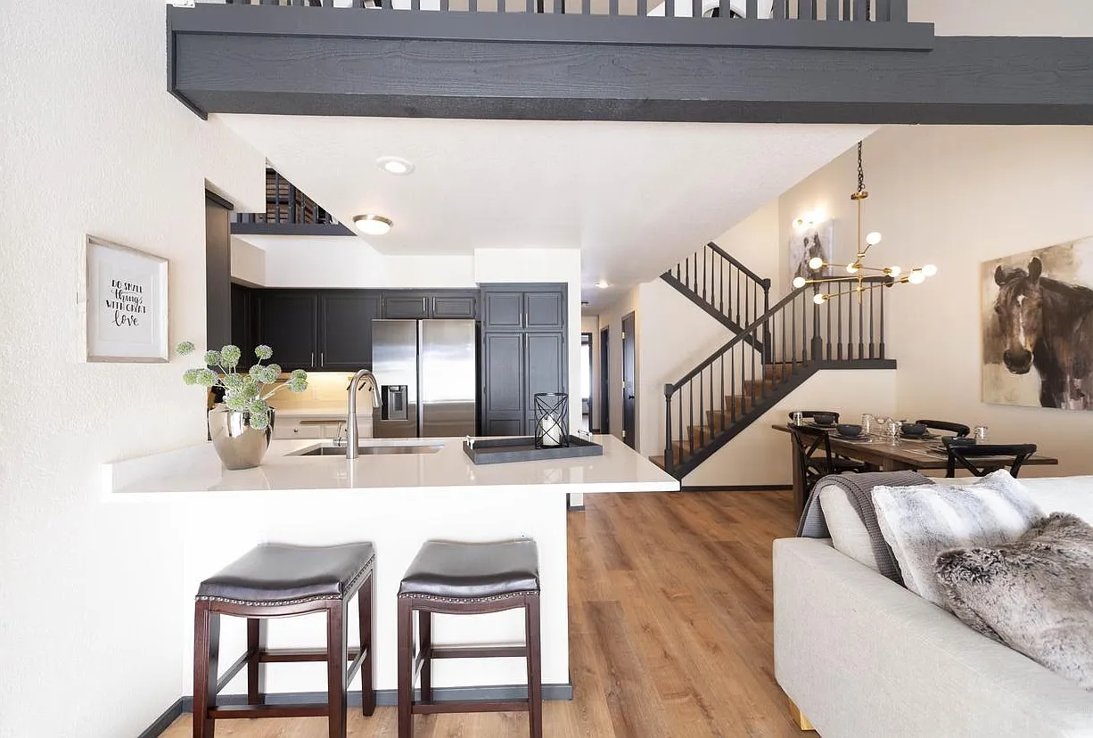 2 bed, 1346 sqft, $3,600 — Photo 2