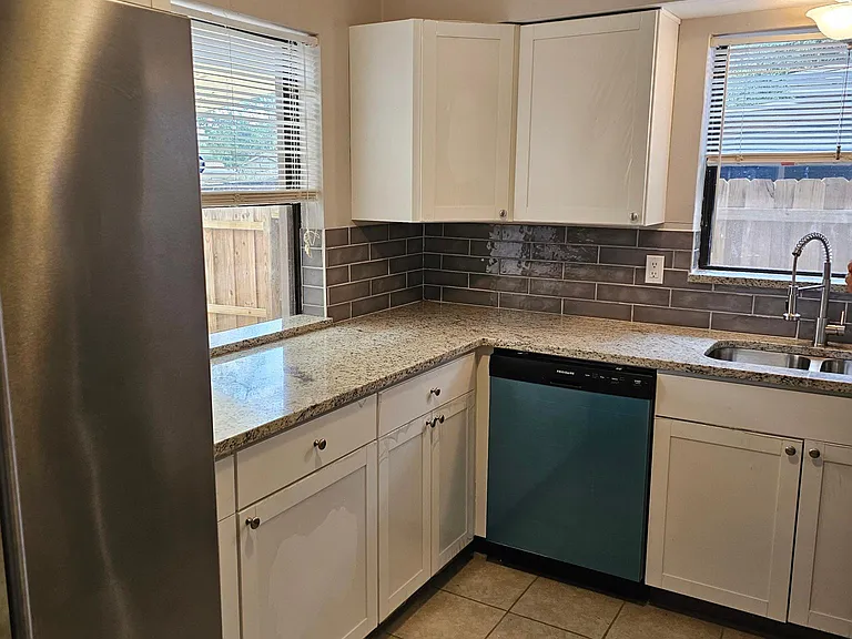 1273 Union St — Photo 10