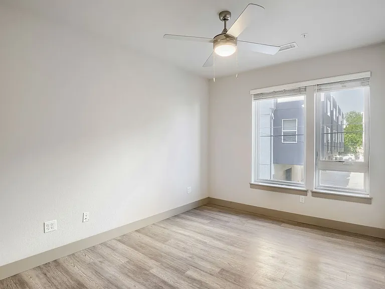 4923 King St — Photo 17