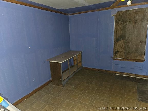 4th image of 103 N Margarite Ave