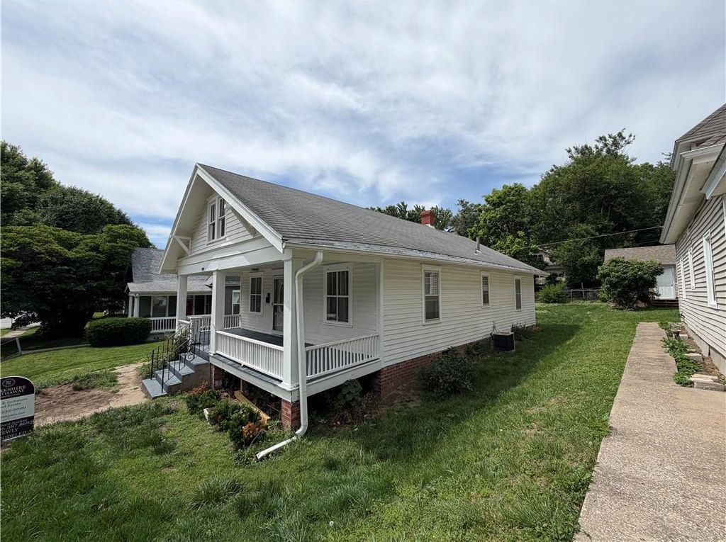 2907 Felix St, Saint Joseph, MO - View 5