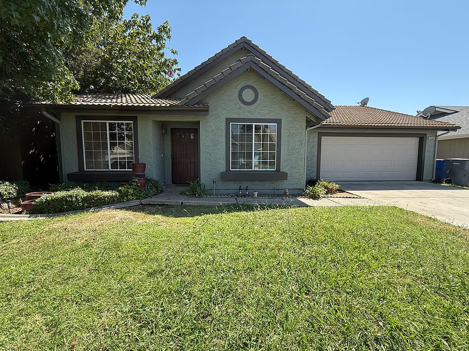 1st image of 2115 E Minarets Ave