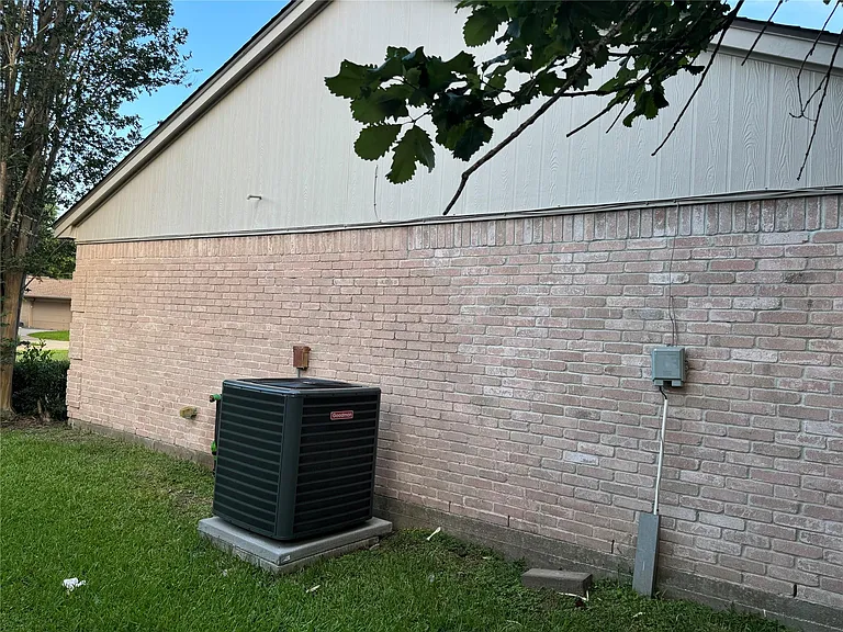 8027 Wind Forest Dr — Photo 19