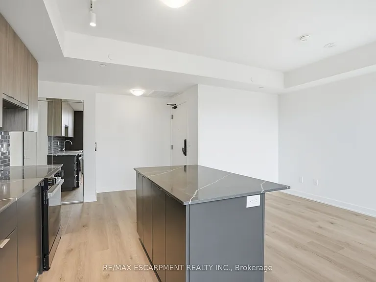 2075 Lakeshore Rd #702 — Photo 10