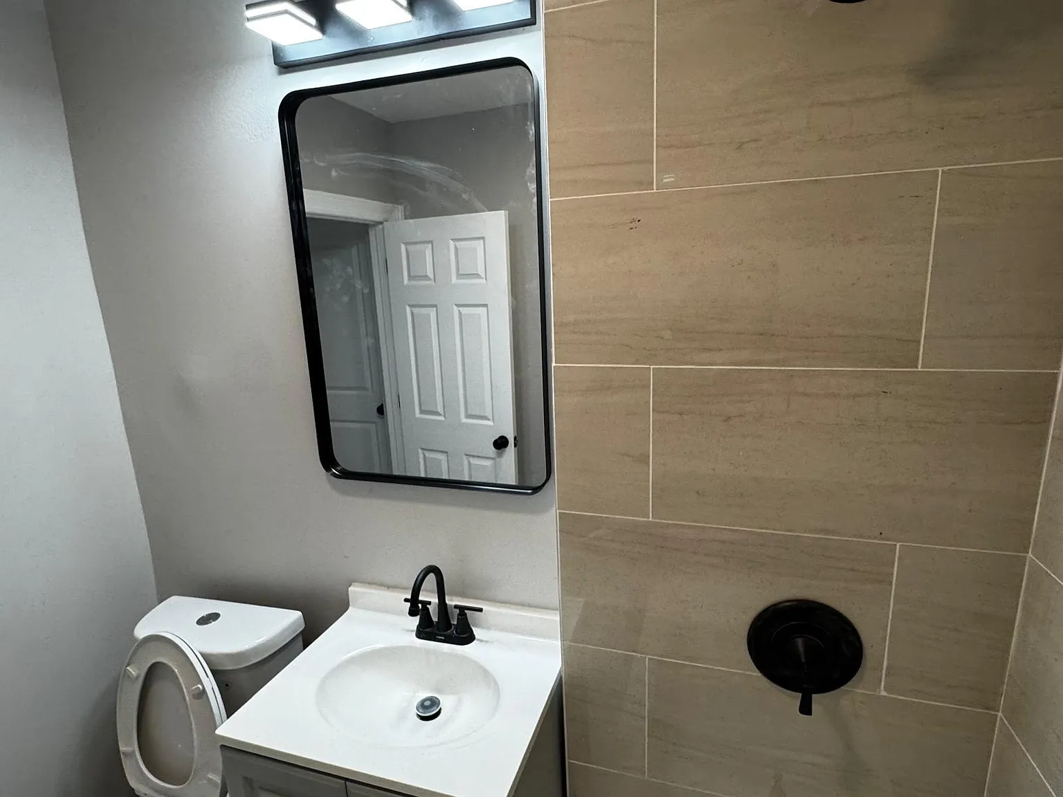 3 bed, $1,600 — Photo 4