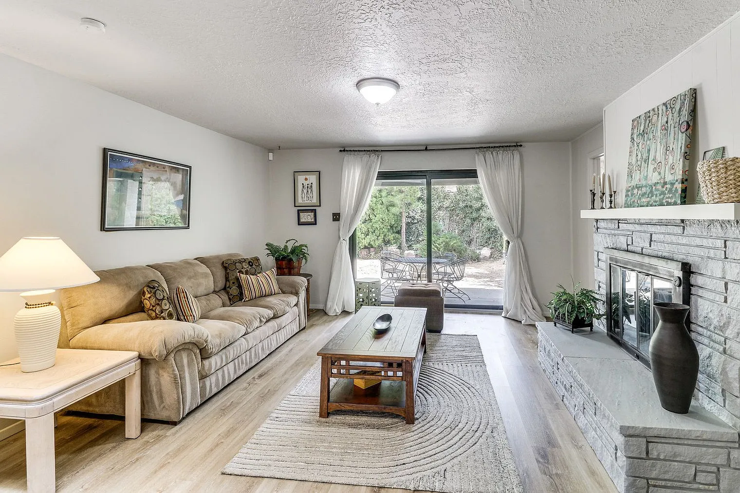 3 bed, 2.0 bath, 2012 sqft, $4,276 — Photo 1