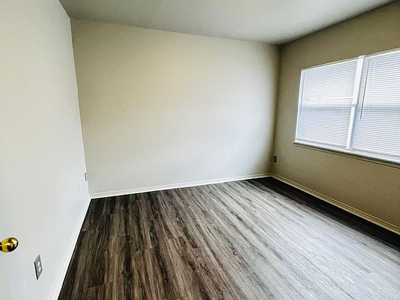5th image of 843 East Dr APT 2