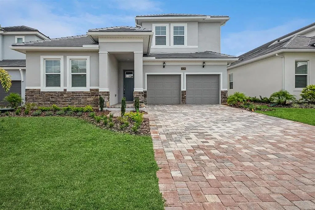 5 bed, 3.5 bath, 3076 sqft, $4,599 — Photo 1