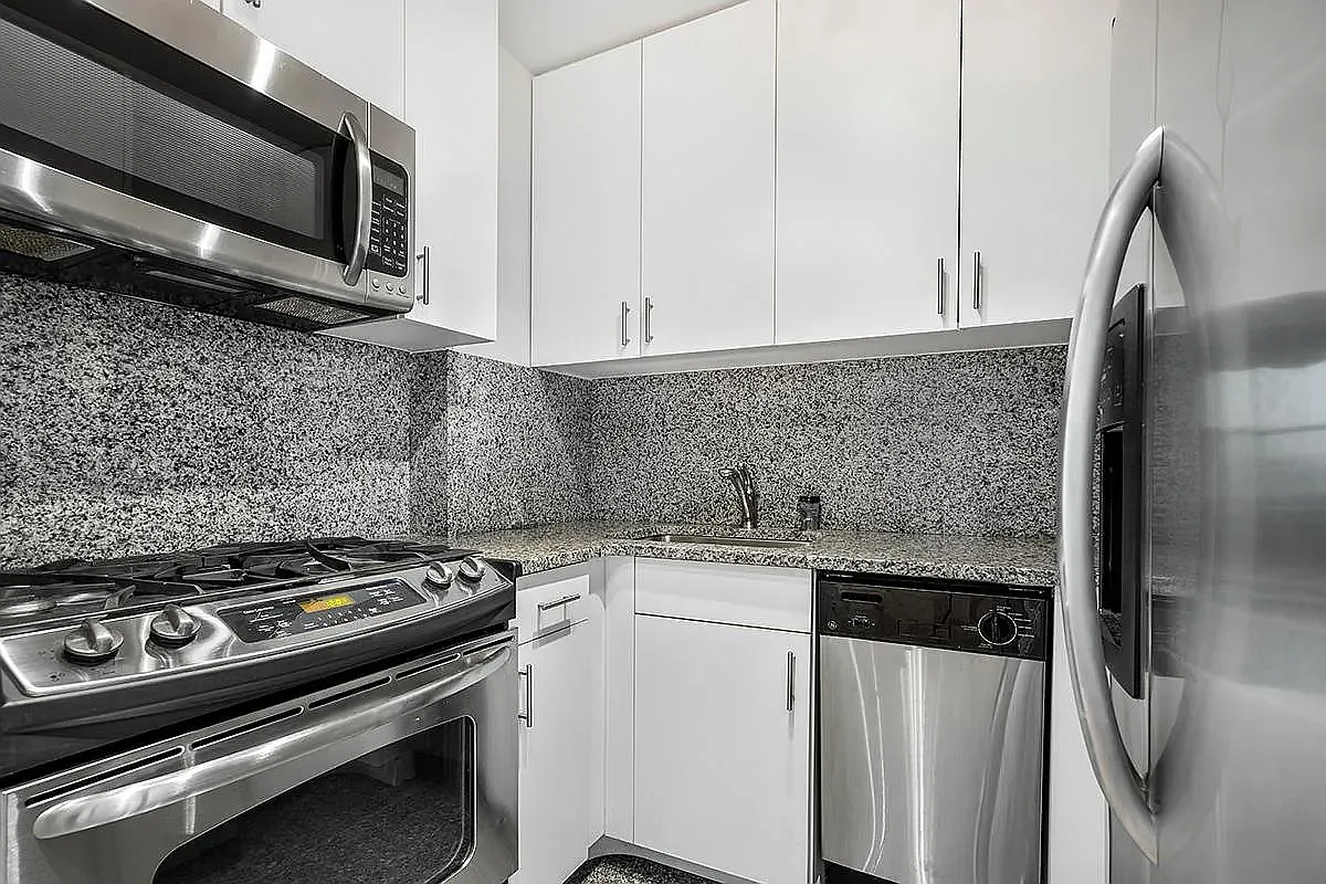 Building Photo - 500 E 85th St #21E