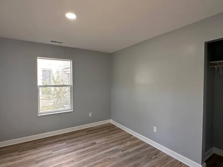 1107 E Mulberry St — Photo 7