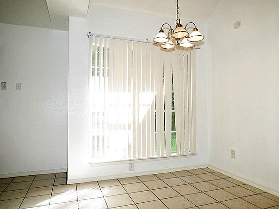 3rd image of 3927 Ebury Dr