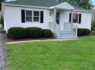 6579 Lakeshore Rd, Cicero, NY 13039