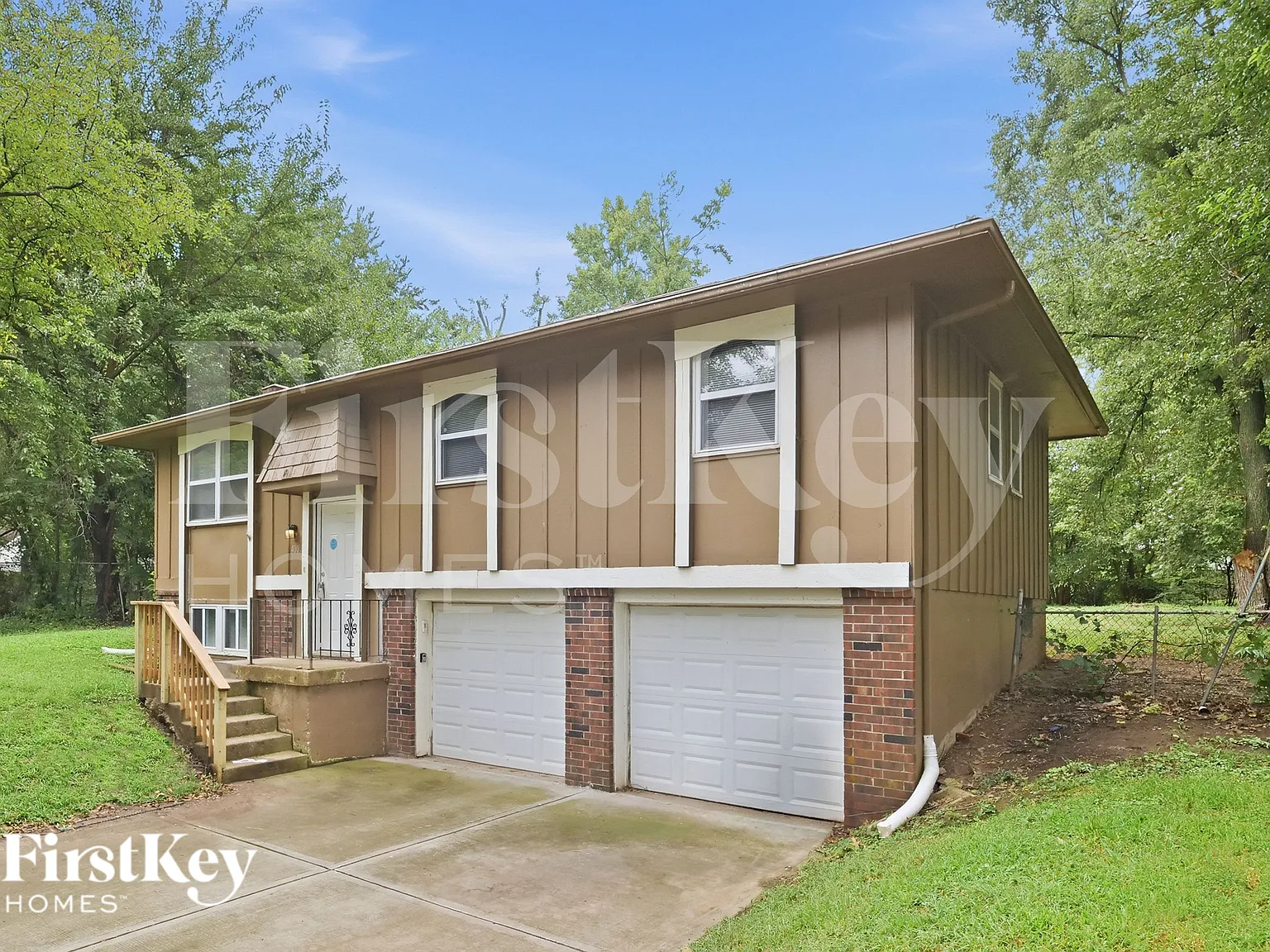 3 bed, 1.5 bath, 1008 sqft, $1,585 — Photo 2