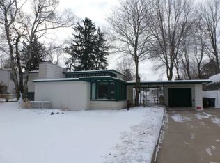 1411 W Saint Andrews Rd, Midland, MI 48640