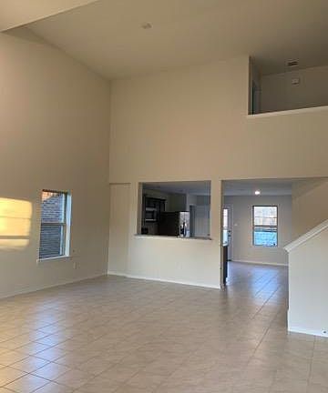 4th image of 1008 Emerald Dr