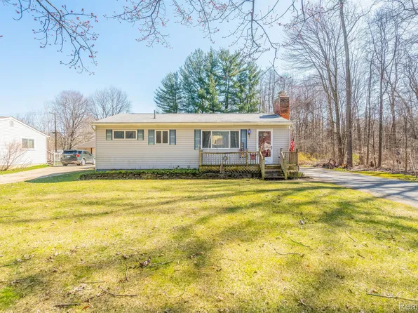 22293 Bohn Rd, Belleville, MI 48111