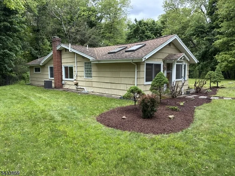 19 Crescent Rd — Photo 22