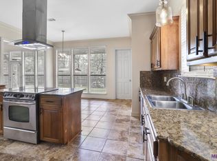 8446 Le Marie Ct, Denham Springs, LA 70706