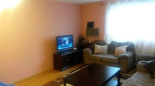 2nd image of 900 Governors Dr APT 2