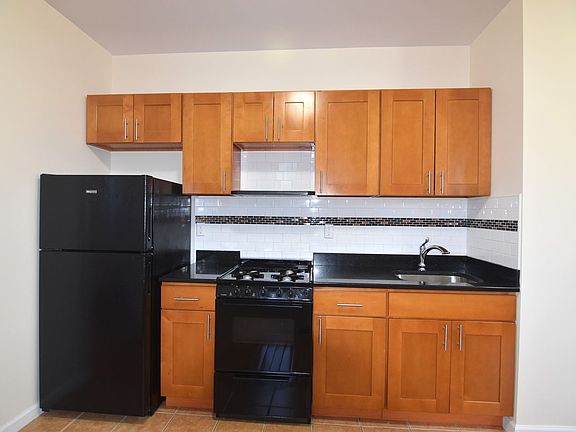 5th image of 680 Manhattan Ave APT 12