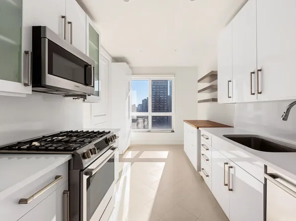 351 East 51st Street image 3 of 8