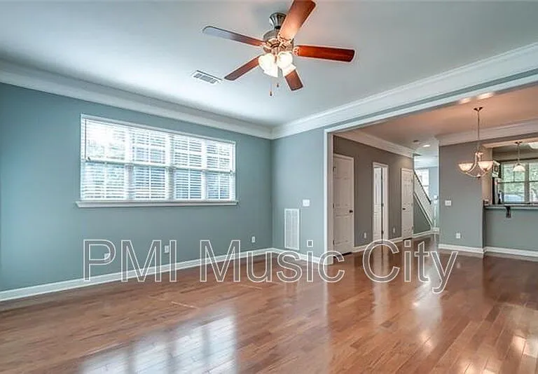 2324 Knowles Ave — Photo 4