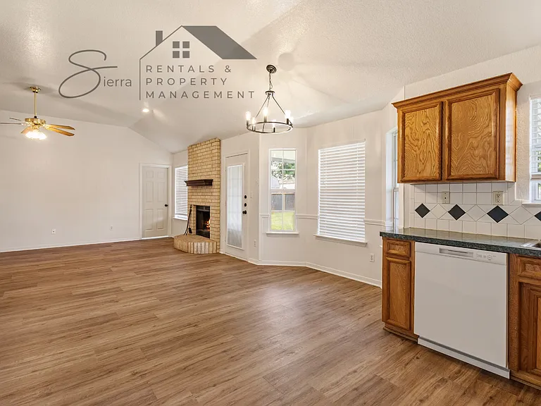 2304 Sandstone Dr — Photo 6