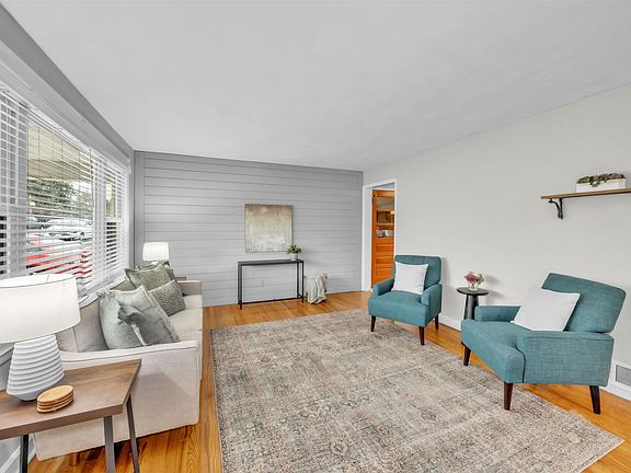 4th image of 2427 Chinn St