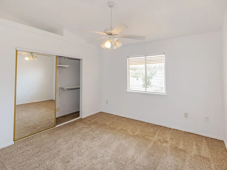 2400 Saguaro Loop — Photo 12