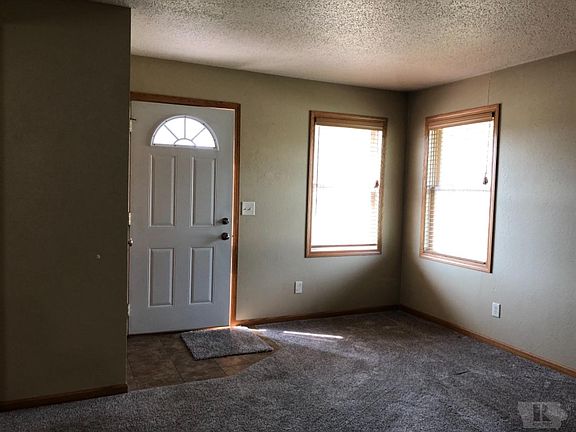 4th image of 907 9th Ave W