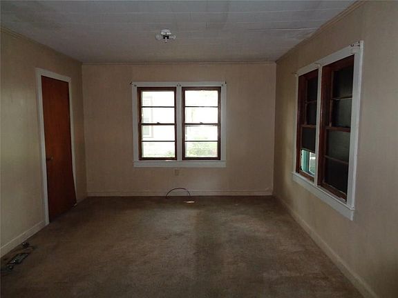 3rd image of 209 Saint Mary St