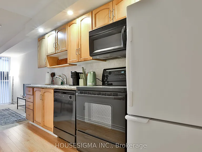 270 Wellington St W #222 — Photo 28