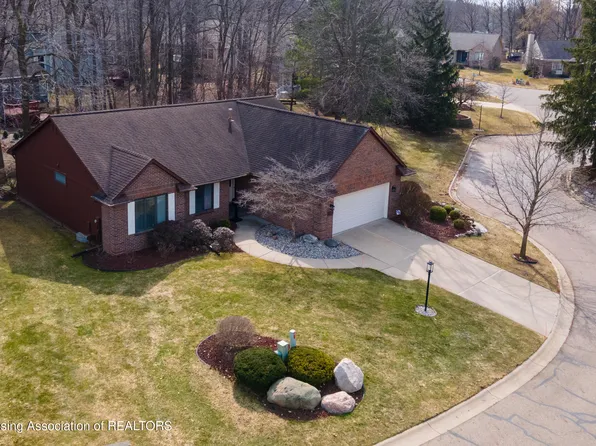 3633 Muirfield Dr, Lansing, MI 48911