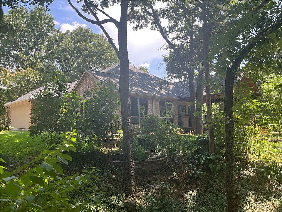 1st image of 2811 Caprice Ave