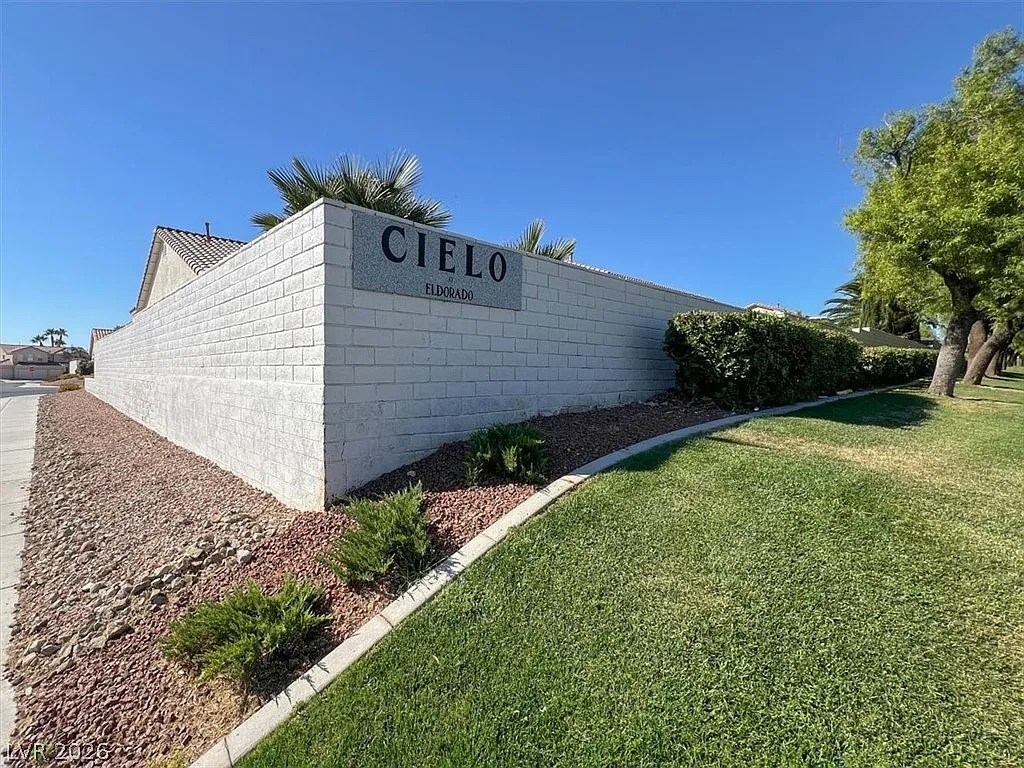 Building Photo - 920 Stable Glen Dr