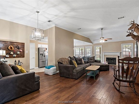 5th image of 3726 Chantal Cir
