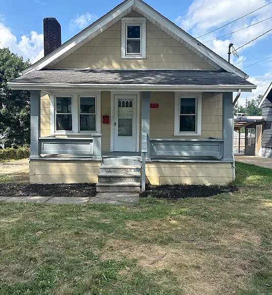 975 Corwin Ave — Photo 1