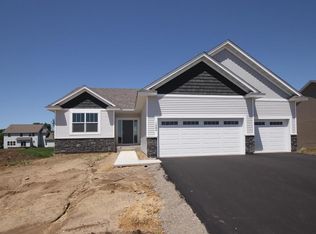 1384 Bridgewater Pkwy, Dundas, MN 55019