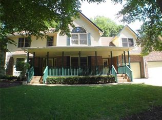 3835 S Village Dr, New Palestine, IN