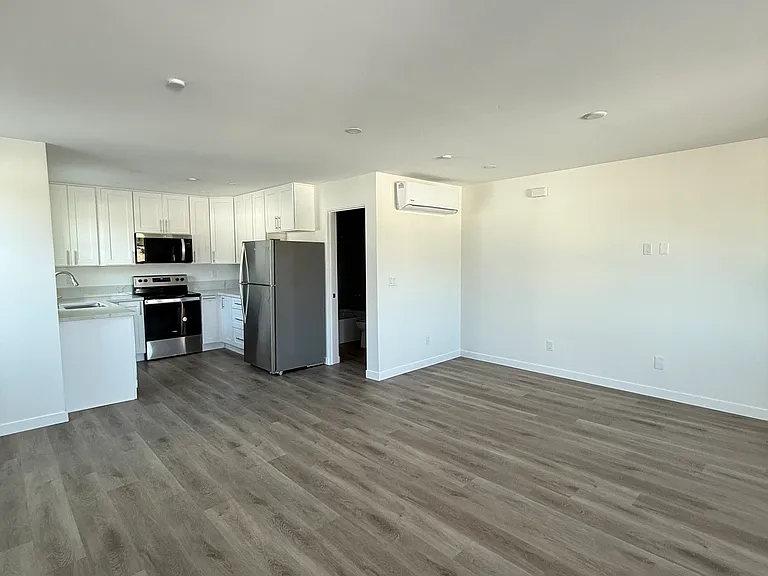 125 Minot Ave — Photo 1