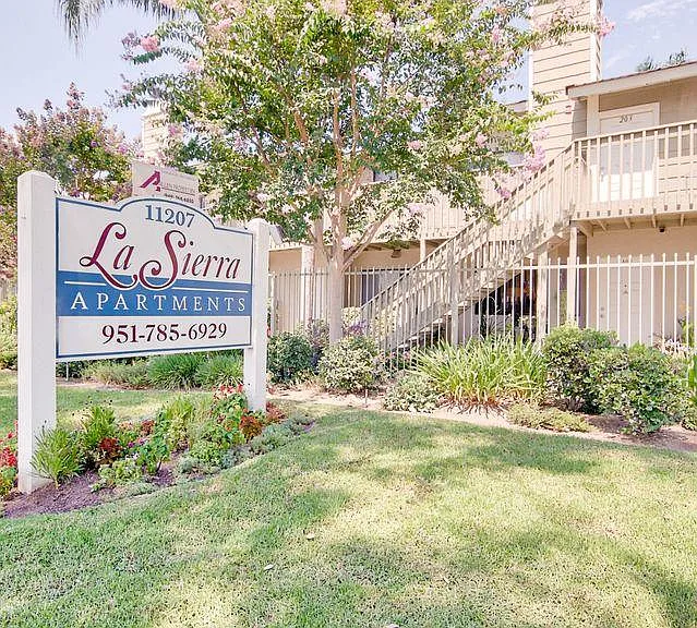 La Sierra Apartments — Photo 18
