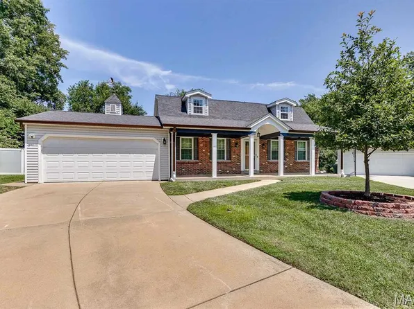 11 Victoria Sq, Saint Peters, MO 63376