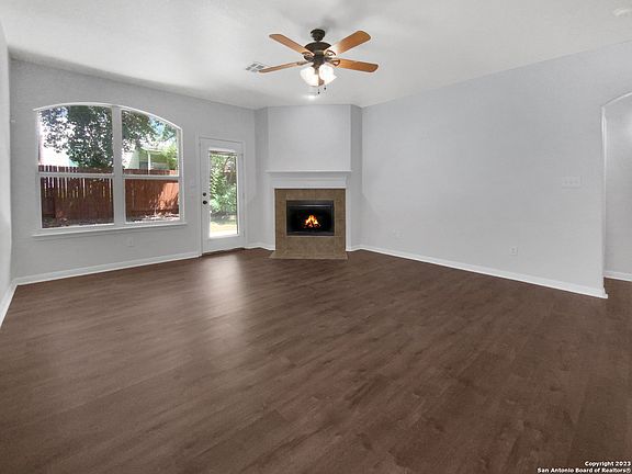 3rd image of 563 GINSBERG DR