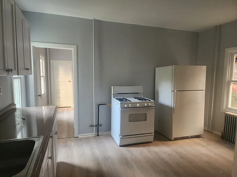 45 Linden St #1 — Photo 7