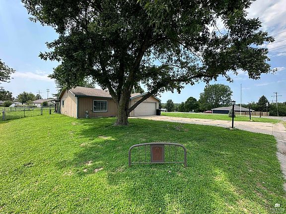 2nd image of 328 Shetland Cir